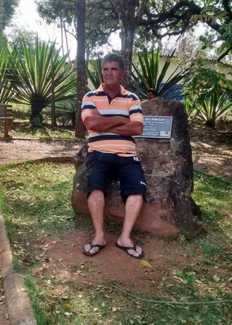 Seu armando  pedreiro 66 anos
