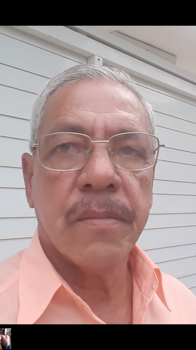 Vovô 67 anos moreno