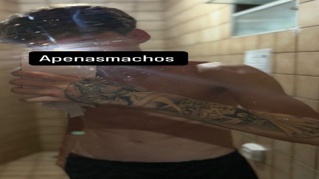 Novinho branquinho tatuado 