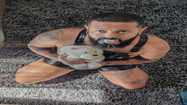 sentando no dildo