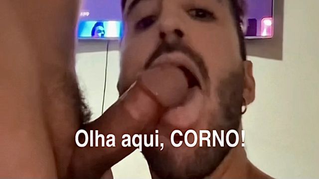 Assistindo o marido dando pra outro macho. 