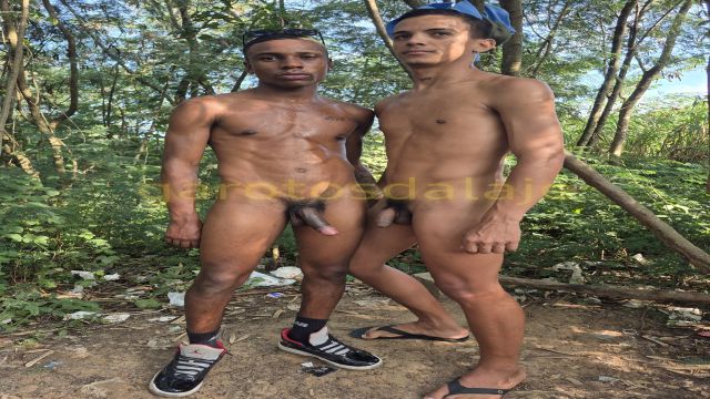 DOIS MULEKES EXPLORANDO A TRILHA 