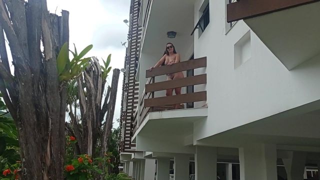Fiquei peladinha na varanda do meu apartamento me ex...