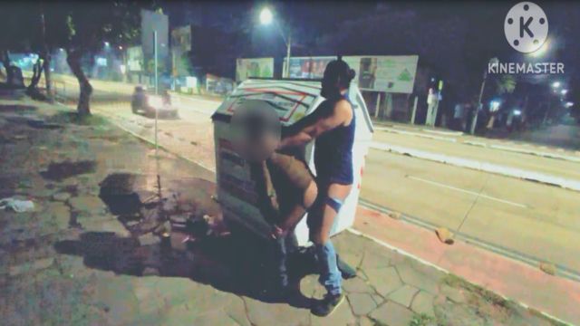 PRÉVIA GRÁTIS ... COMENDO O PUTO NA RUA